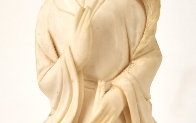 A 19TH CENTURY CHINESE CARVED IVORY FIGURE