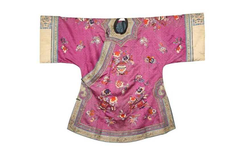 A CHINESE EMBROIDERED PURPLE-GROUND LADY'S SILK JACKET.