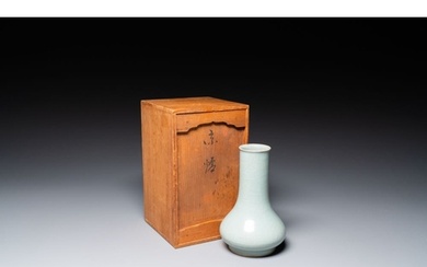 A Chinese Longquan celadon bottle vase, Song/MingH.: 20 cm...