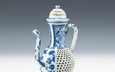 A Chinese blue and white ewer, 18th/19th century