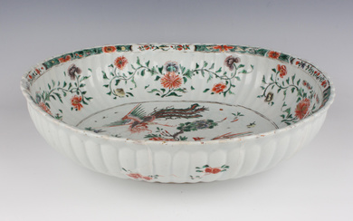 A Chinese famille verte export porcelain bowl, Kangxi period, of fluted oval form, the interior pain