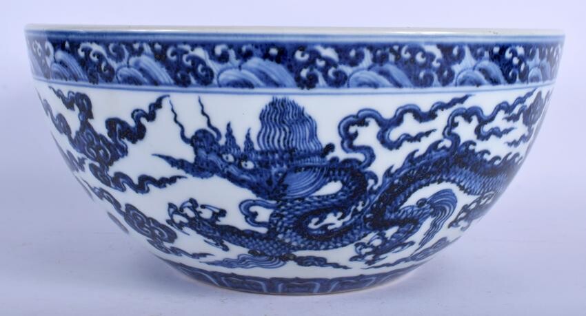 A LARGE CHINESE BLUE AND WHITE PORCELAIN DICE BOWL 20th