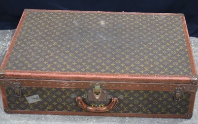 A Louis Vuitton suitcase 22 x 81 x 52 cm.