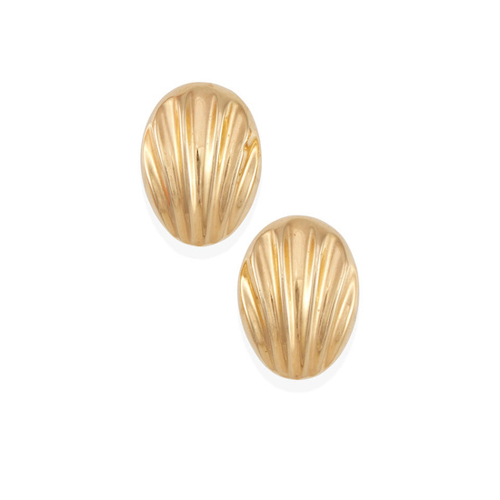 A PAIR OF 14K GOLD SHELL EARRINGS