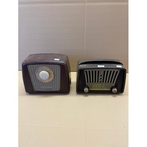 A Phillips bakelite radio, and five others (6)