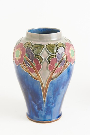 A ROYAL DOULTON GLAZED FLORAL ART DECO VASE INITIALLED MW, 21 CM HIGH, LEONARD JOEL LOCAL DELIVERY SIZE: SMALL