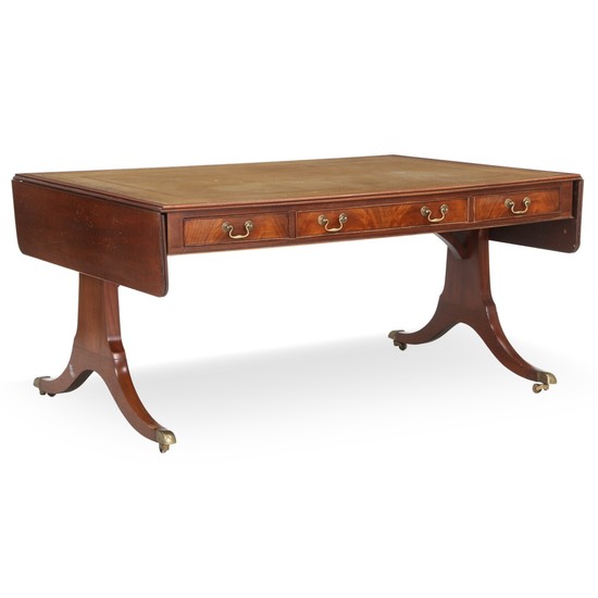 A Regency style mahogany desk with leather top. England, last half of the 20th century. H. 75 cm. W. 155/205 cm. D. 110 cm.