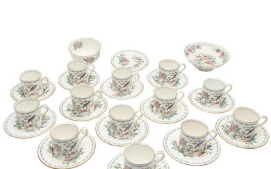 A SET OF 13 AYNSLEY PEMBROKE PATTERN COFFEE CANS AND SAUCERS.