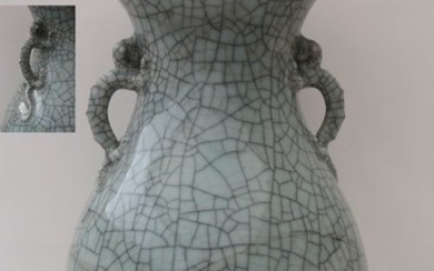 A True crackle dragon vase with Qilins H. 38.7 cm - Celadon - China - Qing Dynasty (1644-1911)