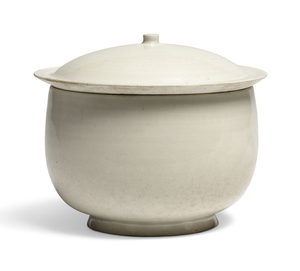 A WHITE-GLAZED DEEP BOWL AND COVER, SONG DYNASTY (960-1279)