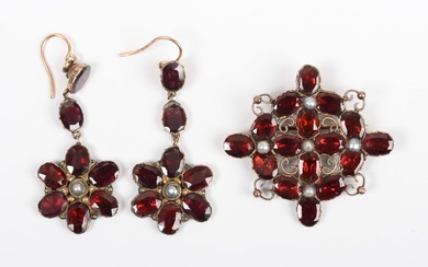 A gold, garnet and seed pearl brooch, probably mid-19th century, in a quatrefoil shaped design, moun