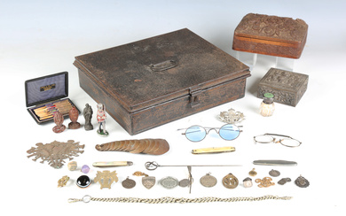 A mixed group of collectors' items, including a silver bladed mother-of-pearl folding fruit kni