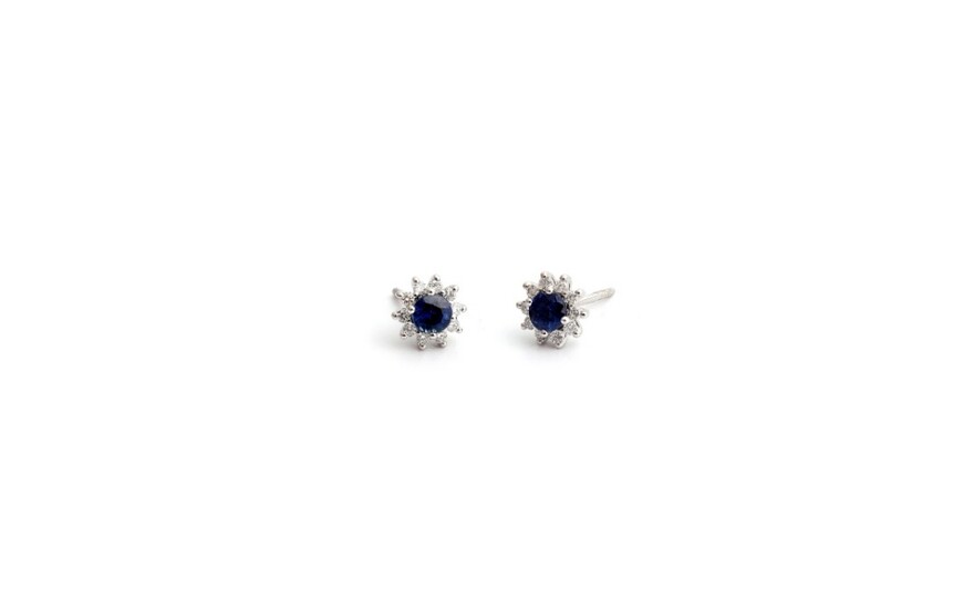 A pair of 18ct yellow gold (stamped 750) sapphire and diamond set cluster stud earrings, Dia. 0.8cm.