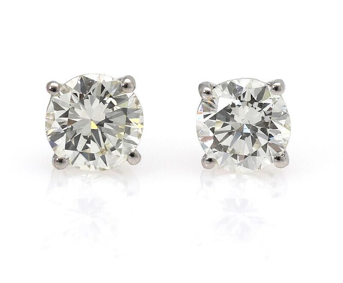 NOT SOLD. A pair of diamond ear studs each set with a diamond weighing a total of app. 0.93 ct., mounted in 18k rhodium plated gold. Top Cape/VVS-VS. (2) – Bruun Rasmussen Auctioneers of Fine Art