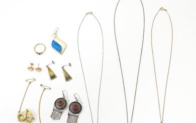 A quantity of assorted jewellery to include some 9ct gold an...