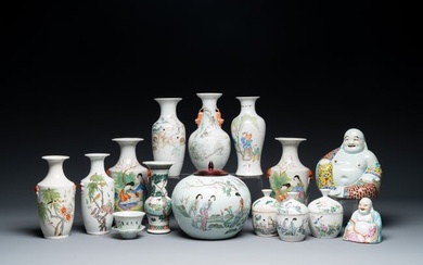 A varied collection of 15 pieces of Chinese qianjiang cai, famille rose and verte porcelain, 19/20th