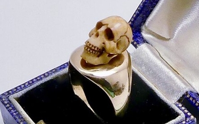 Antique Religious parish- Bone skull signet - 18 kt. Yellow gold - Ring