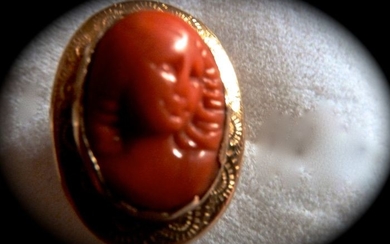 Antique ring with handcrafted Sardinian coral with a woman's face, 18 KT gold