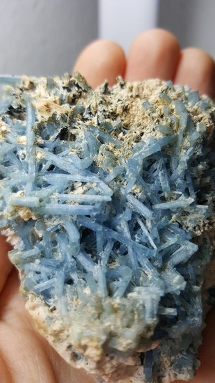 Aquamarine (light blue variety of beryl) Specimen - 7,0×3,8×8,5 cm - 145 g - (1)