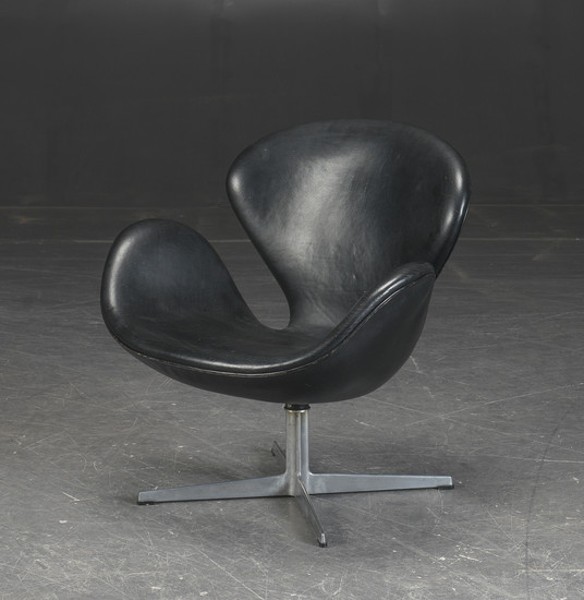 Arne Jacobsen. The Swan, model 3322.