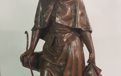 BOURET, « la bergère », sujet en bronze patiné. Ht. : 61cm
