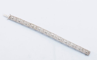 Bracelet ruban articulé en or gris 18 carats...