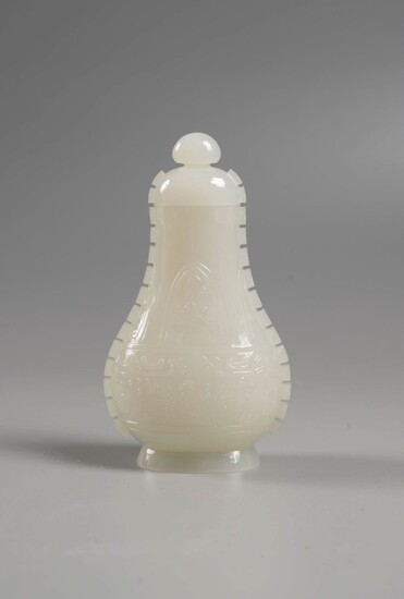 CHINE Vase couvert à décor archaisant et... - Lot 95 - Paris Enchères - Collin du Bocage