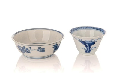 CHINESE BLUE & WHITE PORCELAIN TEA CUP & BOWL