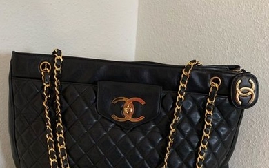 Chanel Tote bag
