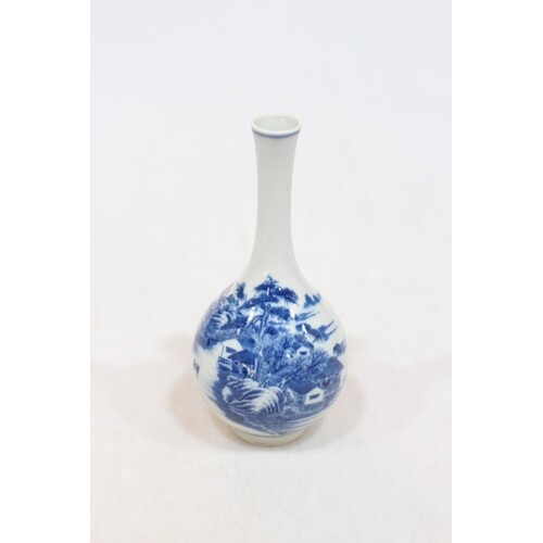 Chinese blue and white bottle vase with seal mark, 18.5cm.