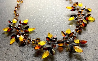 Collar necklace - Floral - Amber, metal, wire - Flowers - Lithuania - 20th century