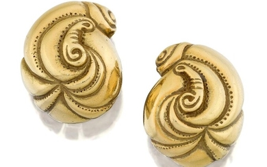 Elizabeth Gage, A pair of 18ct gold earrings, by Elizabeth Gage, each of stylised shell or scroll design, signed Gage, EG, London hallmarks, 2000, approx. length 2.5cm, in maker's case