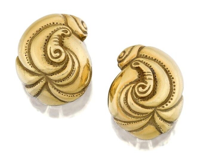 Elizabeth Gage, A pair of 18ct gold earrings, by Elizabeth Gage, each of stylised shell or scroll design, signed Gage, EG, London hallmarks, 2000, approx. length 2.5cm, in maker's case