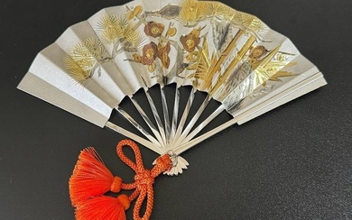 Exquisite Pure Silver Fan 扇 by Takehiko 武比古 - Elegantly Crafted with Traditional Japanese Motifs - Silver - Takehiko 武比古 - Japan - Shōwa period (1926-1989)