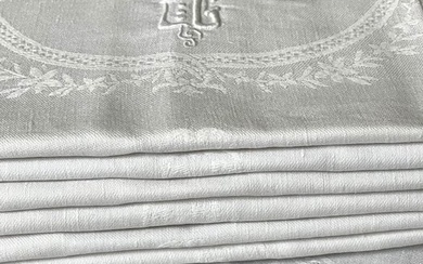 French table linen. 7 Beautiful old napkins. Hand embroidered monogram. - Napkin (7) - 72 cm - 63 cm