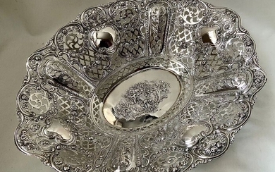 German pierced rich decorated possibly Hanau silver 800 ovalbasket - .800 silver - Germany - late 19th/early 20th century