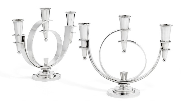 Gustav Pedersen: A pair of sterling silver Art Deco candelabra. Each wit three conical shaped candleholders. H. 17 cm. (2)