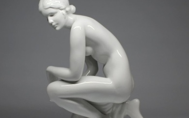 Herend - Elek Lux (1884-1941) - Sculpture, Bathing woman - 35 cm - Porcelain