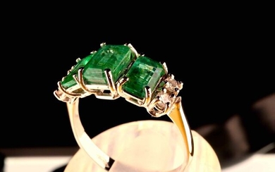 High Jewelry. Unique ring. 3 exceptional transparent Emeralds for 2.90 carats and 4 high quality natural diamonds of 0.20 carats. White gold 18 kt. Length of the pavements 2.5 cm. Size 54 modifiable on request. 3 grams Certificate. Luxurious case.
