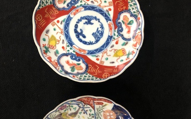 JAPON, IMARI, paire de petits plats en porcelaine, (ref : 260722-137) diam : 22 cm...