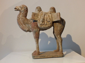 Mingqi - Pottery - Chinese Gray Pottery Bactrian Camel, - H. 30 cm, TL Test - China - Northern Wei Dynasty
