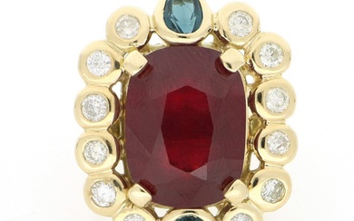 No Reserve Price Ring - Yellow gold, 28.70 ct. 25.00ct. Oval Ruby - Diamond