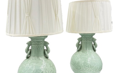 PAIR OF TURQUOISE PORCELAIN TABLE LAMPS A striking pair...