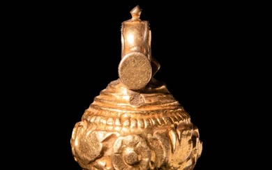 PARTHIAN GOLD PENDANT DECORATED WITH FLOWERS AND FILIGREE MOTIFS