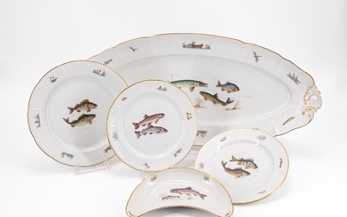 PORCELAIN FISH SERVICE FOR 14 PEOPLE