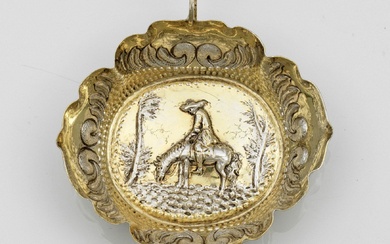 Petite coupe à dégustation baroque en argent, en partie dorée. Coupelle ovale, à la forme...