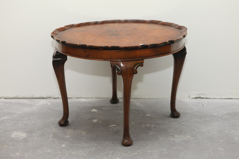 QUEEN ANNE/CHIPPENDALE STYLE MAHOGANY-FINISH FRUITWOOD LOW TABLE. Molded piecrust top;...