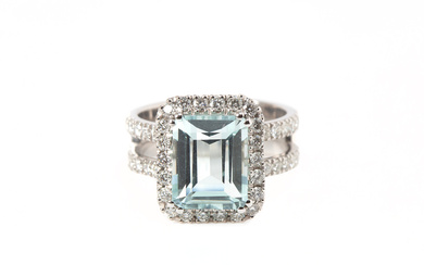 RING, 18K white gold with emerald cut aquamarine approx. 3.00 ct and brilliant cut diamonds, total approx. 1.00 ct.
