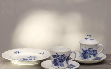 ROYAL COPENHAGEN, 44 pieces, “Blue Flower” porcelain, Denmark.