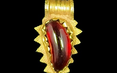 Roman Gold and Garnet Pendant - 2.38×0×0 cm